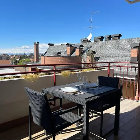 Penthouse - Skyline View